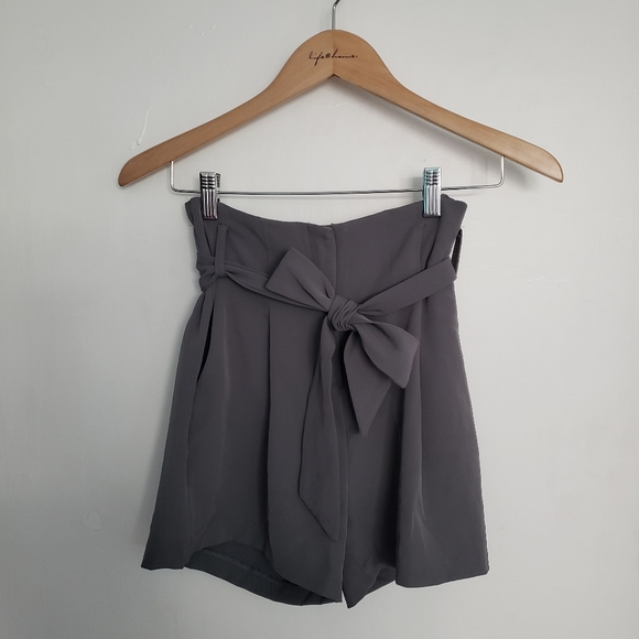 💫 2/$25💫 DYNAMITE Riley High waisted Belted Paperbag Shorts - Picture 2 of 3